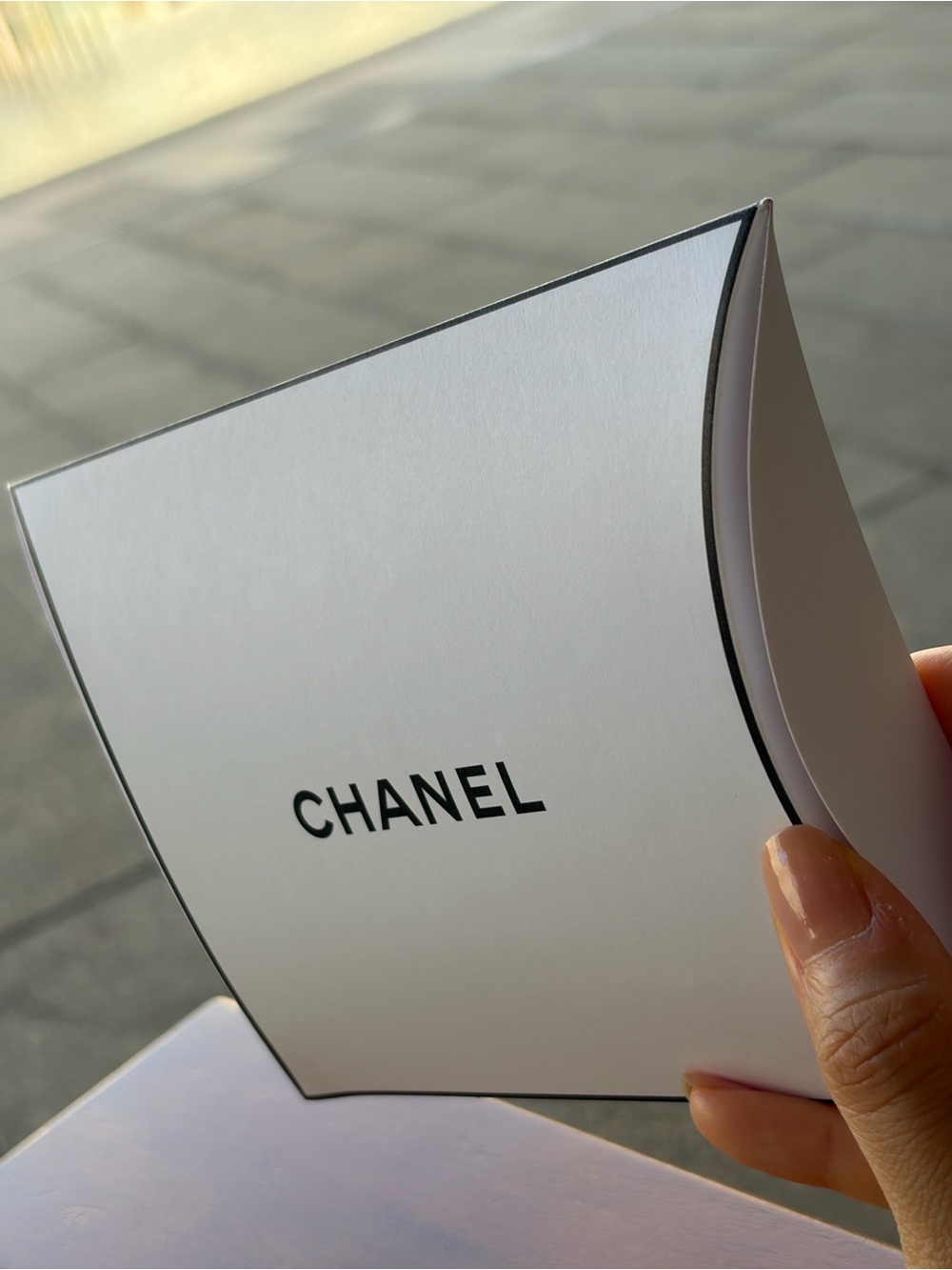 CHANEL Nail 413 Party Girl Limited Edition Chanel Le Vernis Party Girl Pink - Picture 7 of 7